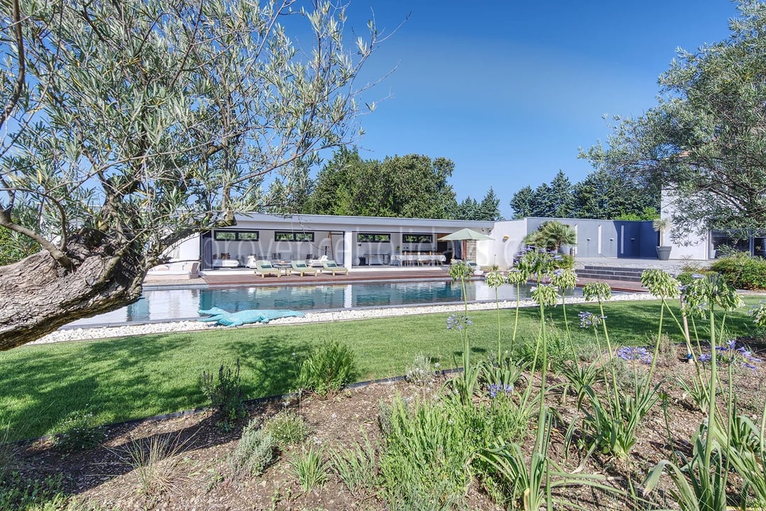 11 - House with pool house in Eyguières: Villa: Pool