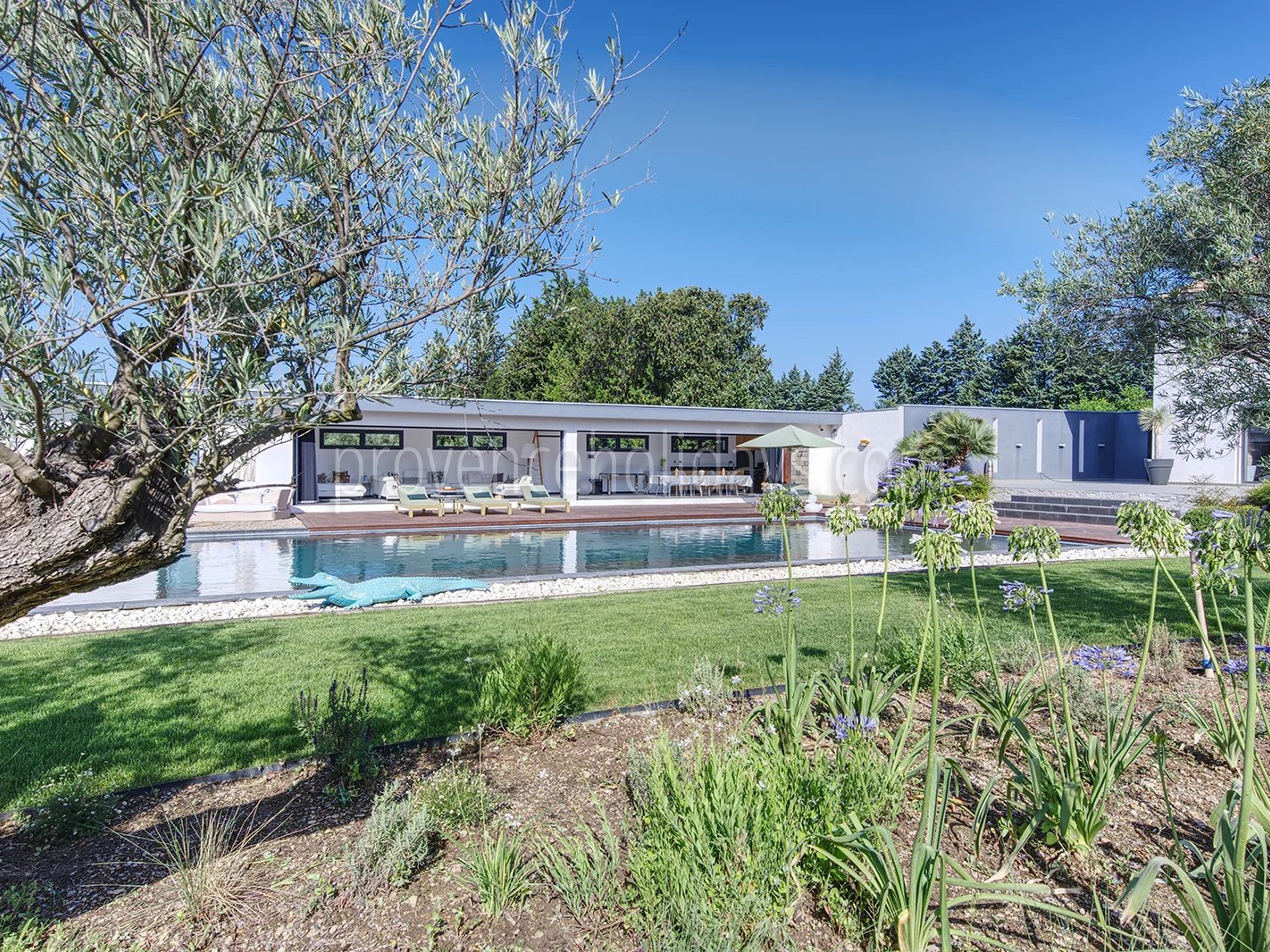 11 - House with pool house in Eyguières: Villa: Pool