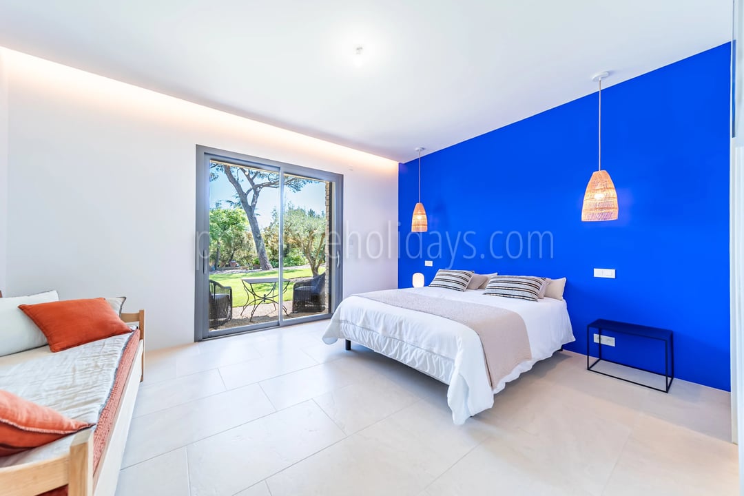 11 - Villa with pool in Gordes: Villa: Pool