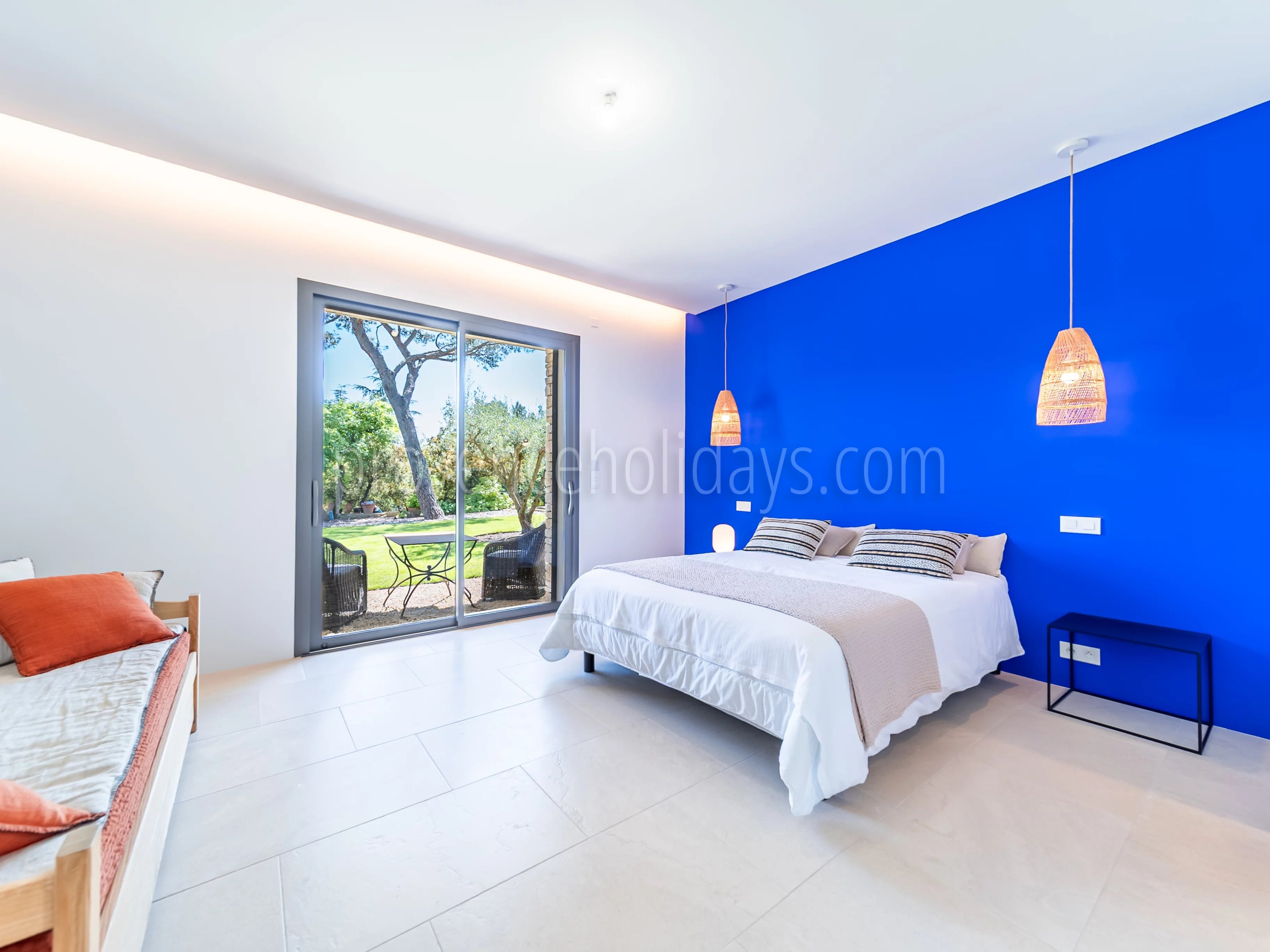 11 - Villa with pool in Gordes: Villa: Pool