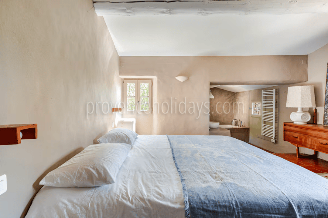 18 - Les Vues du Luberon: Villa: Bedroom