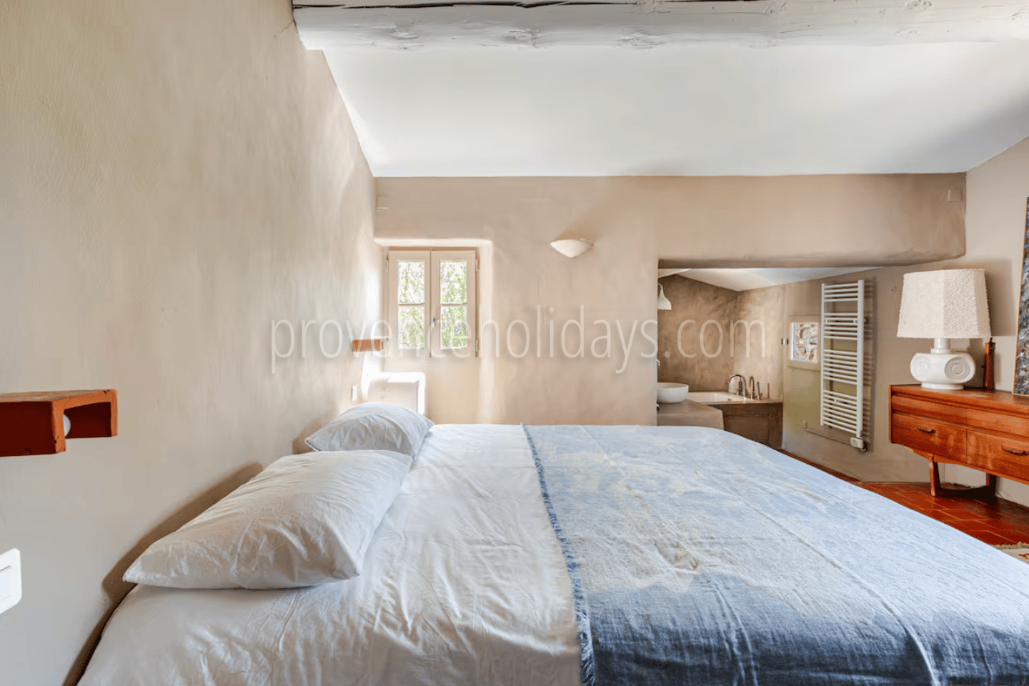 18 - Les Vues du Luberon: Villa: Bedroom
