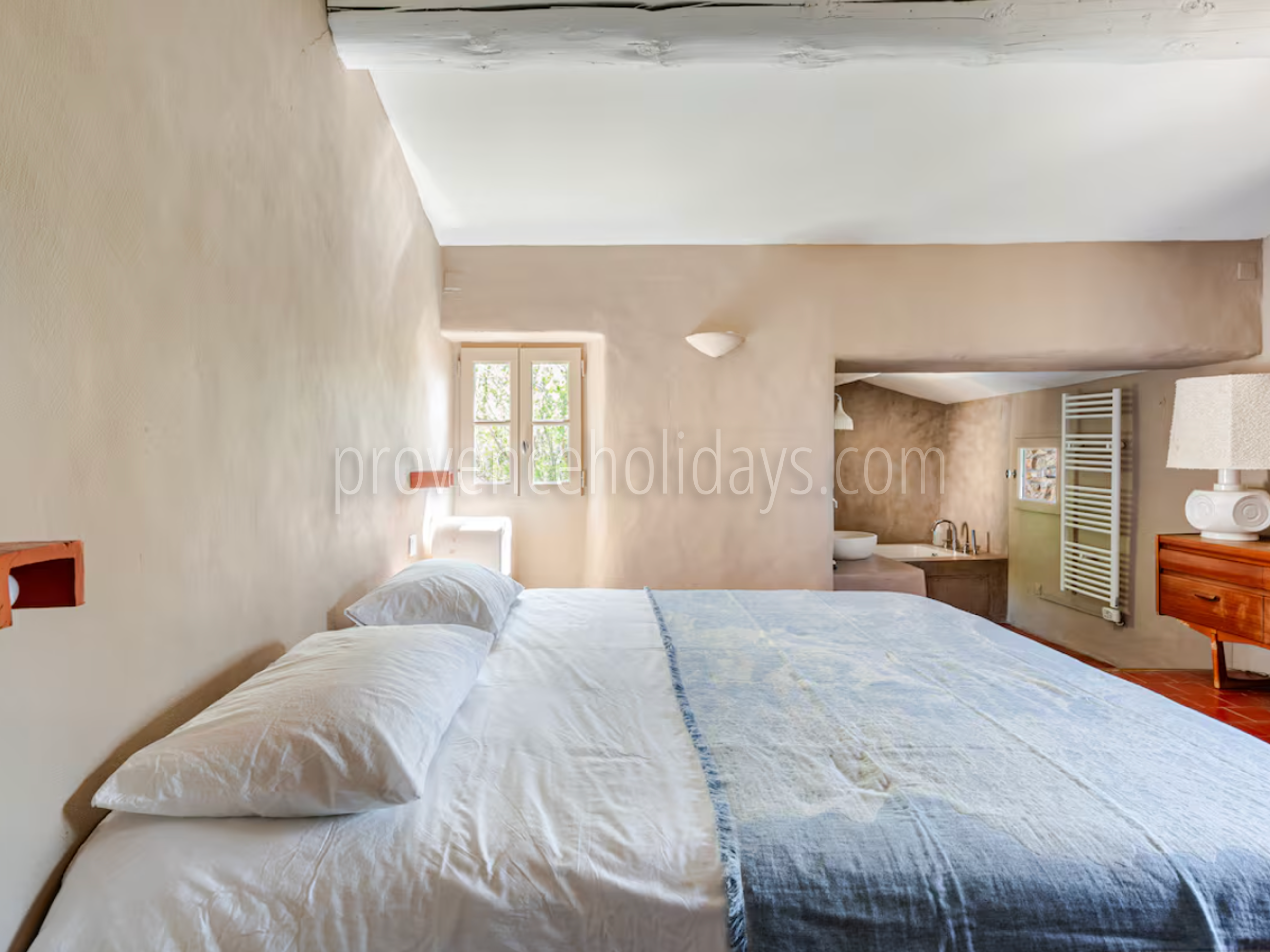 18 - Les Vues du Luberon: Villa: Bedroom