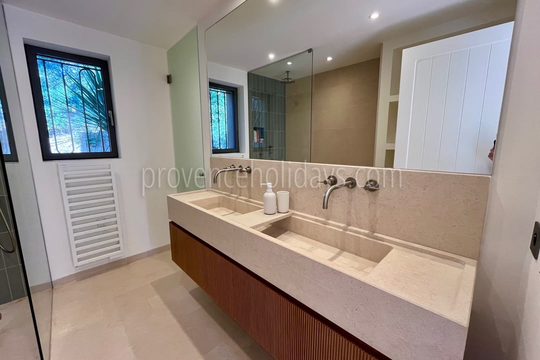 18 - Villa Lily: Villa: Bathroom