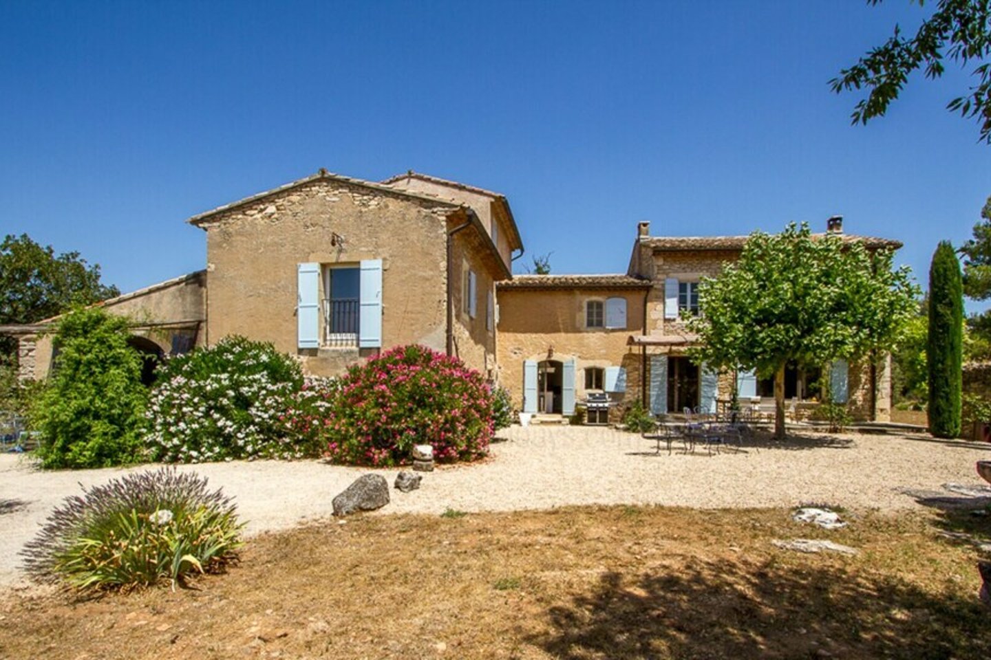 39 - Provence retrouvée: Villa: Exterior
