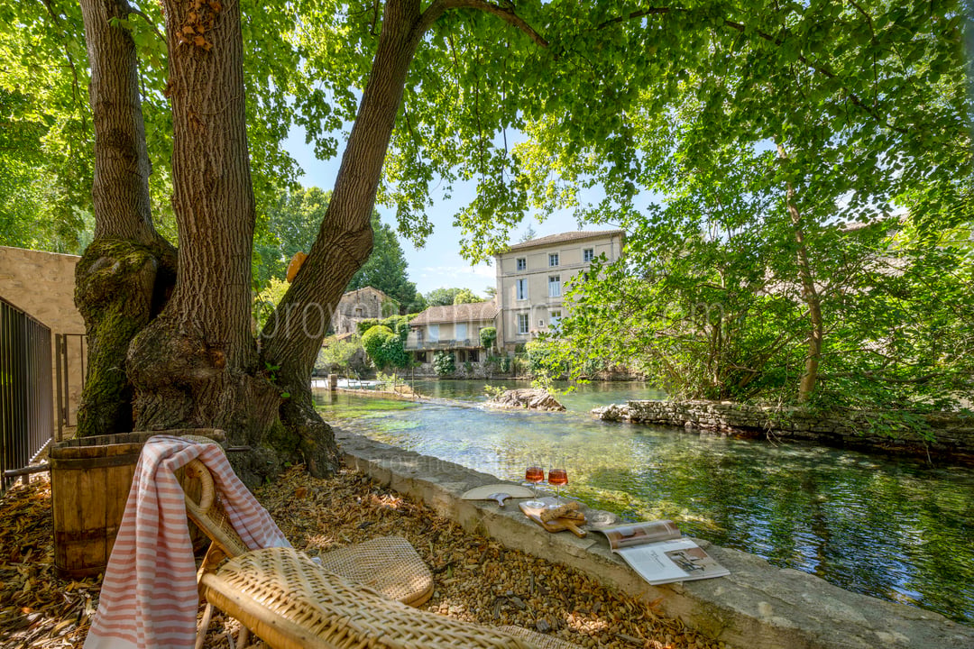 45 - Domaine de la Sorgue: Villa: Exterior
