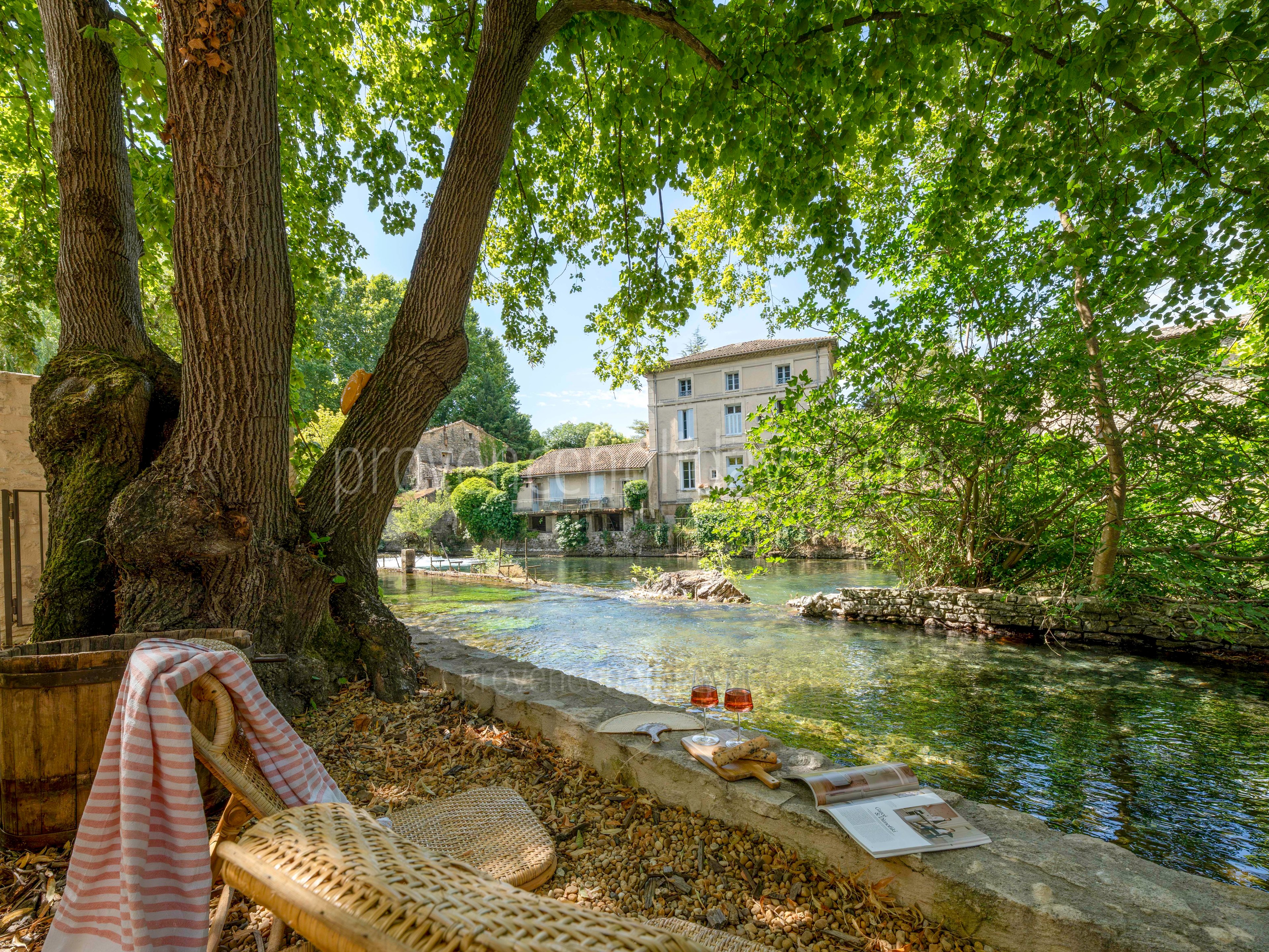 45 - Domaine de la Sorgue: Villa: Exterior