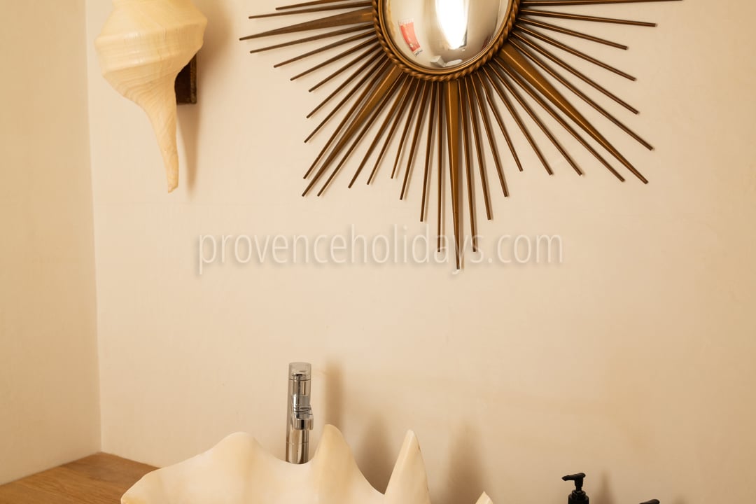 10 - Villa les Pins: Villa: Bathroom