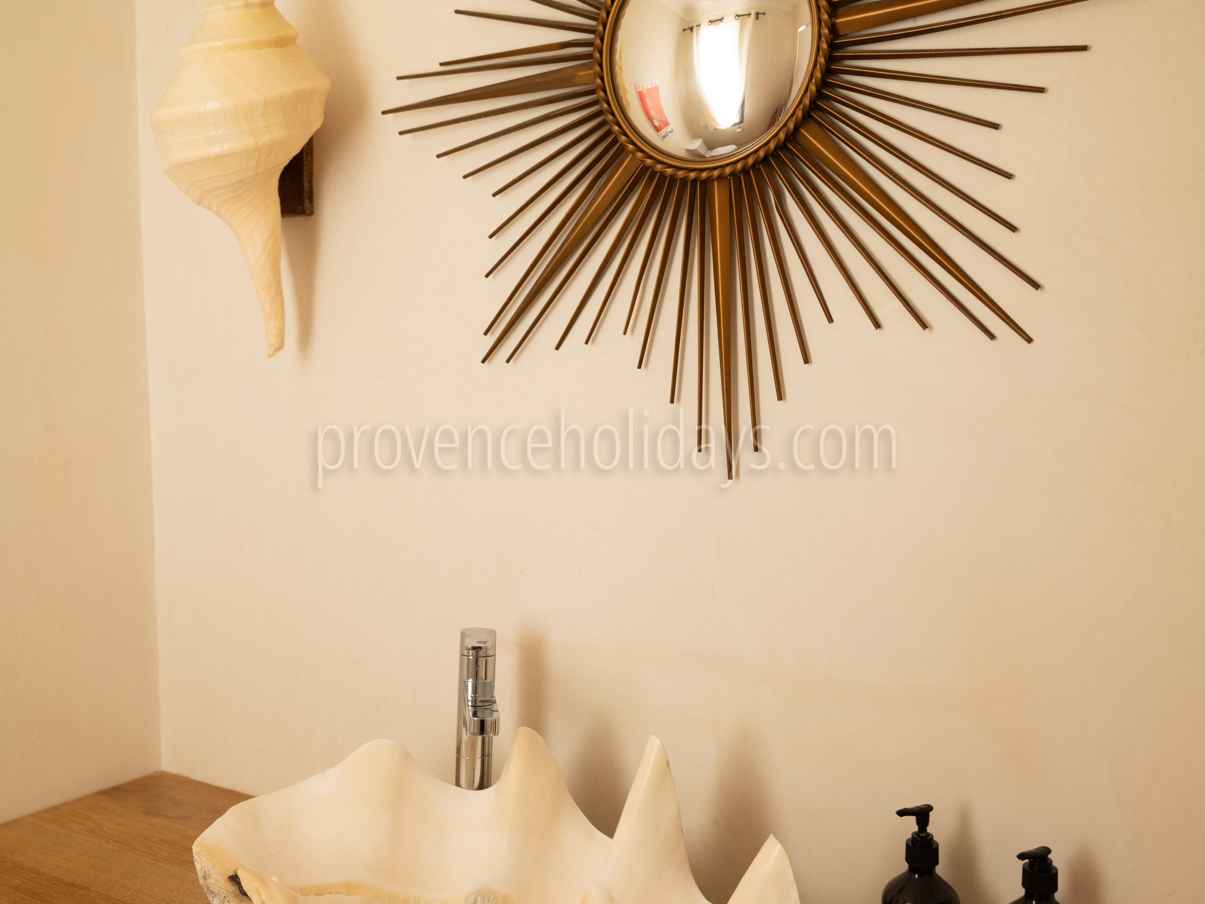 10 - Villa les Pins: Villa: Bathroom