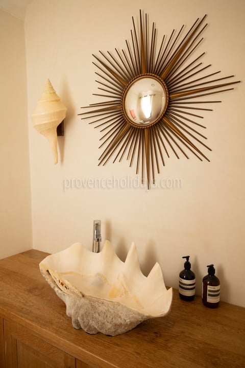 10 - Villa les Pins: Villa: Bathroom