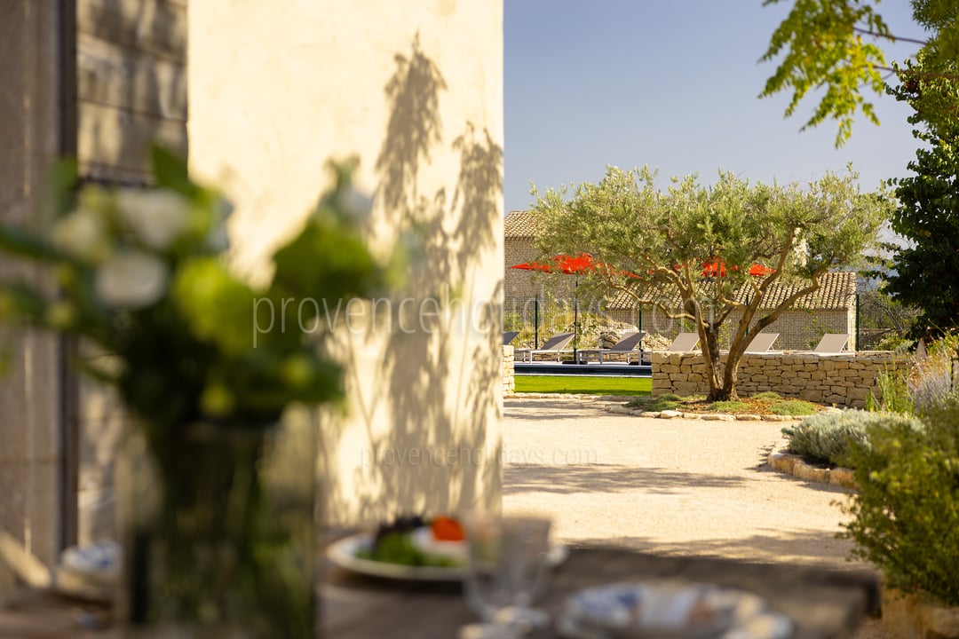 33 - Mas du Rocher: Villa: Exterior