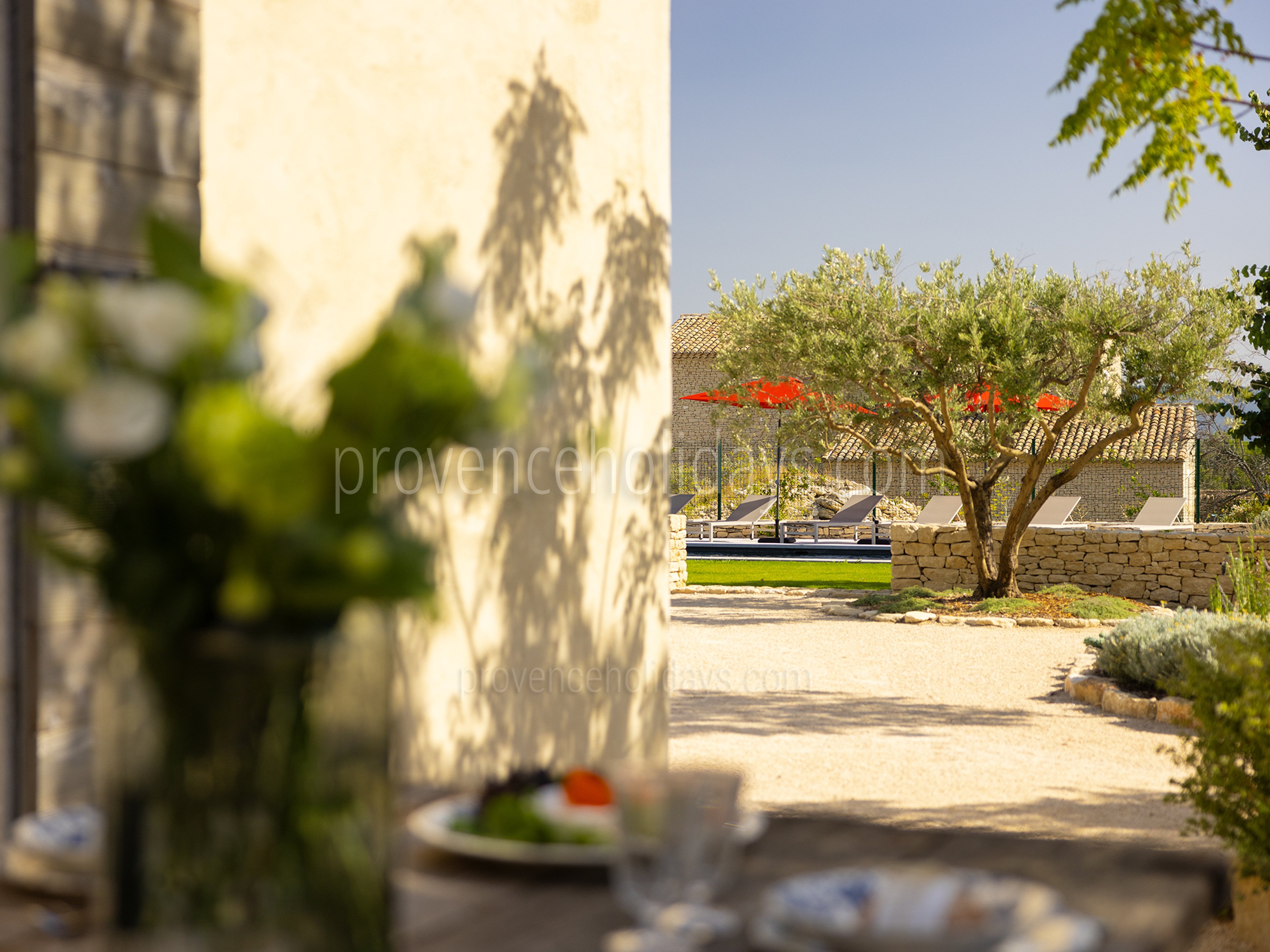 33 - Mas du Rocher: Villa: Exterior