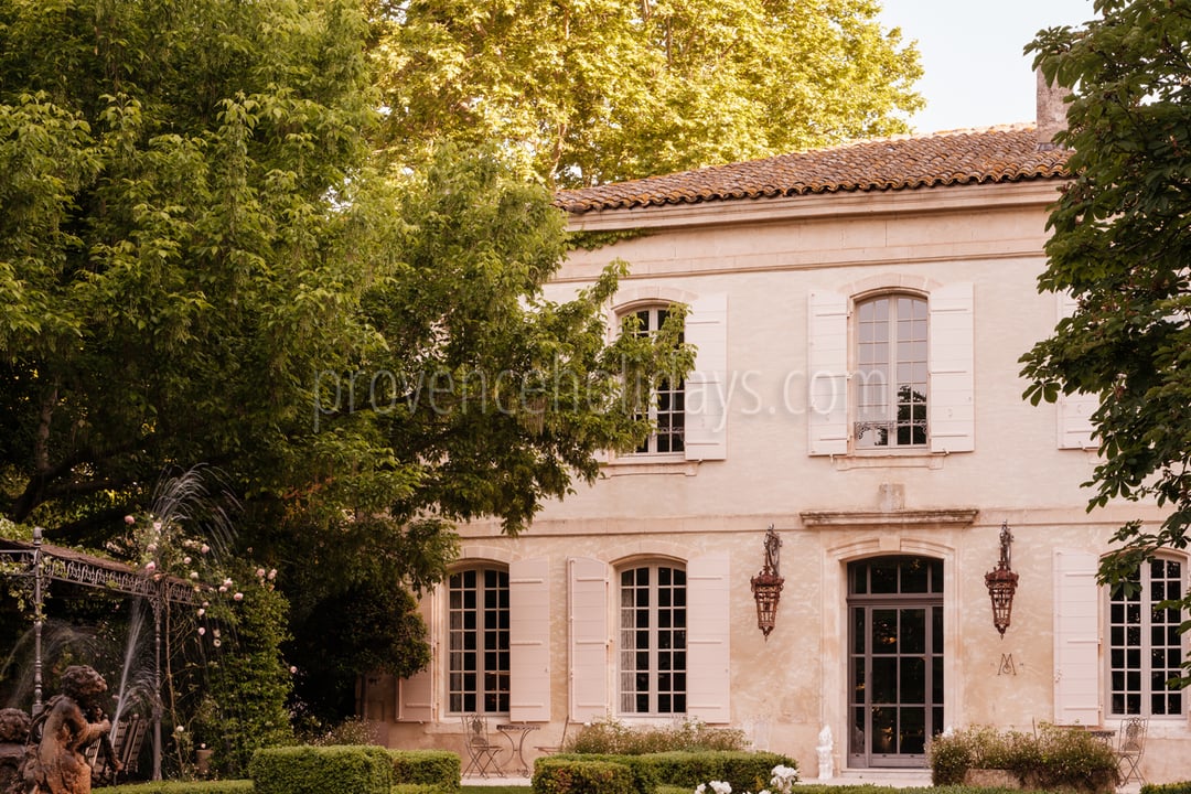 60 - Mas de Maussane: Villa: Exterior