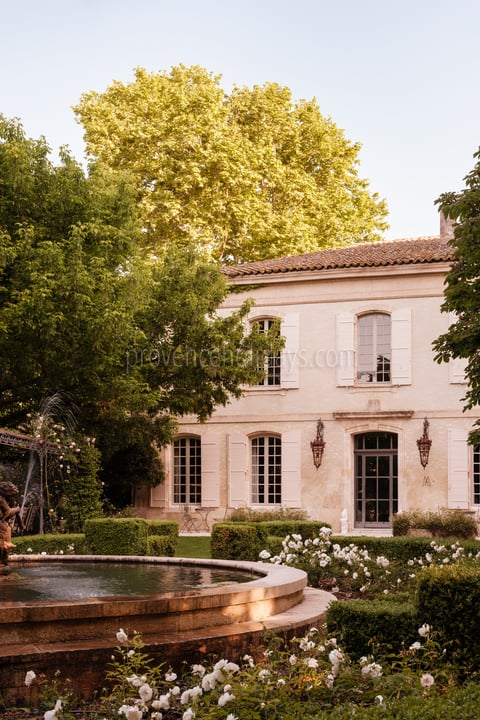 60 - Mas de Maussane: Villa: Exterior