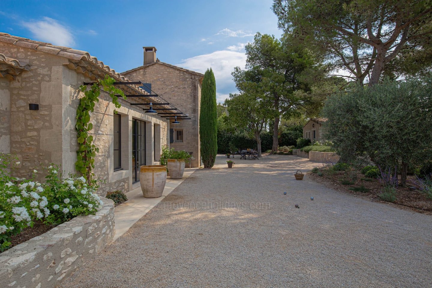 15 - Le Mas d\'Eygalières: Villa: Exterior