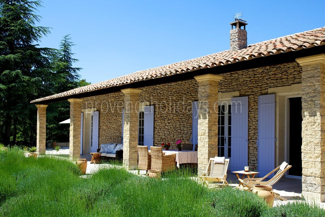 26 - Villa Lacoste: Villa: Exterior