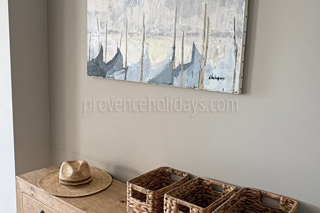 10 - Le Mas des Lys: Villa: Interior