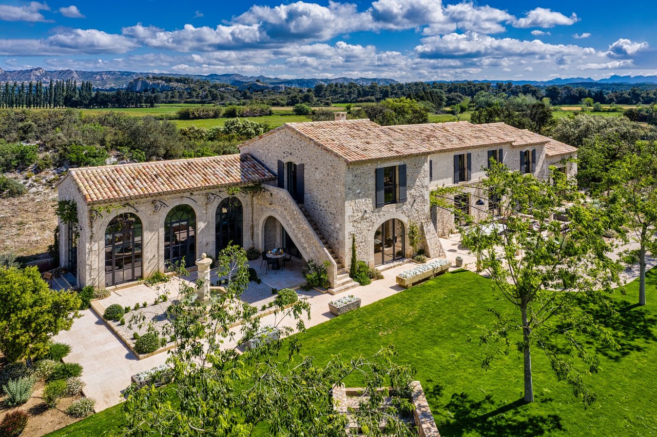 villa exterior shot