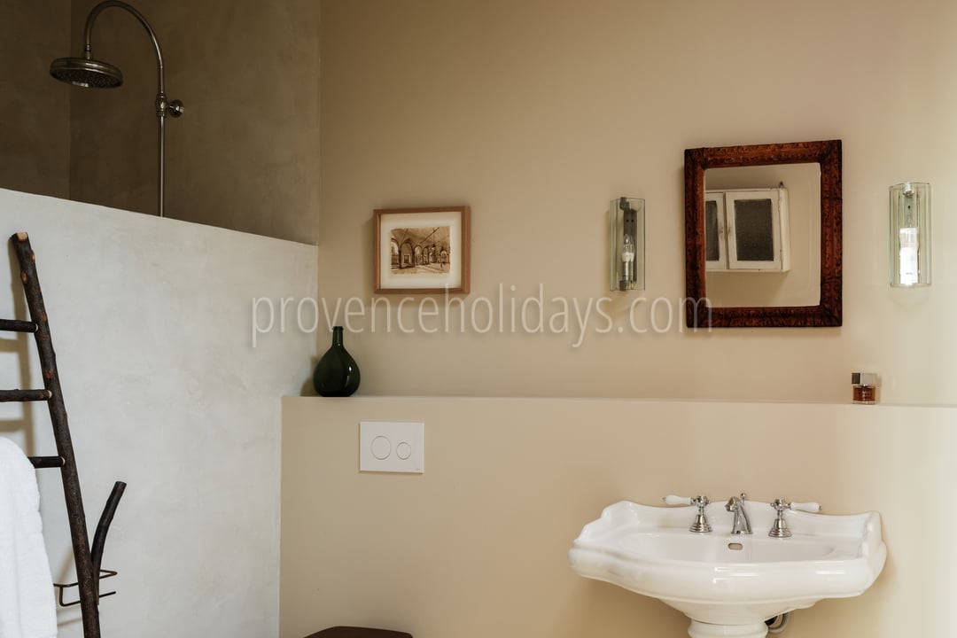 40 - La Bastide du Millénaire: Villa: Bathroom