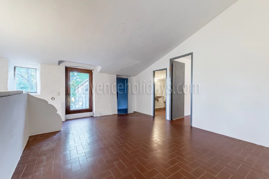 20 - Stone property in Cucuron: Villa: Interior