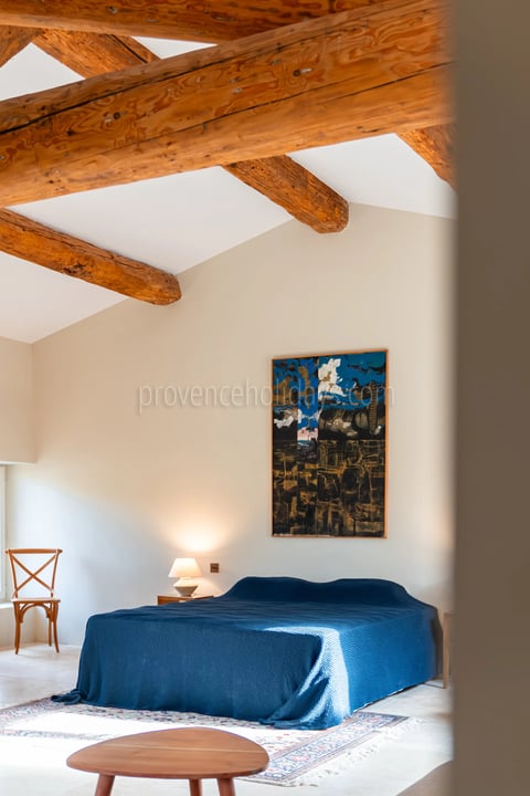 8 - Provençal residence in Bonnieux: Villa: Bedroom