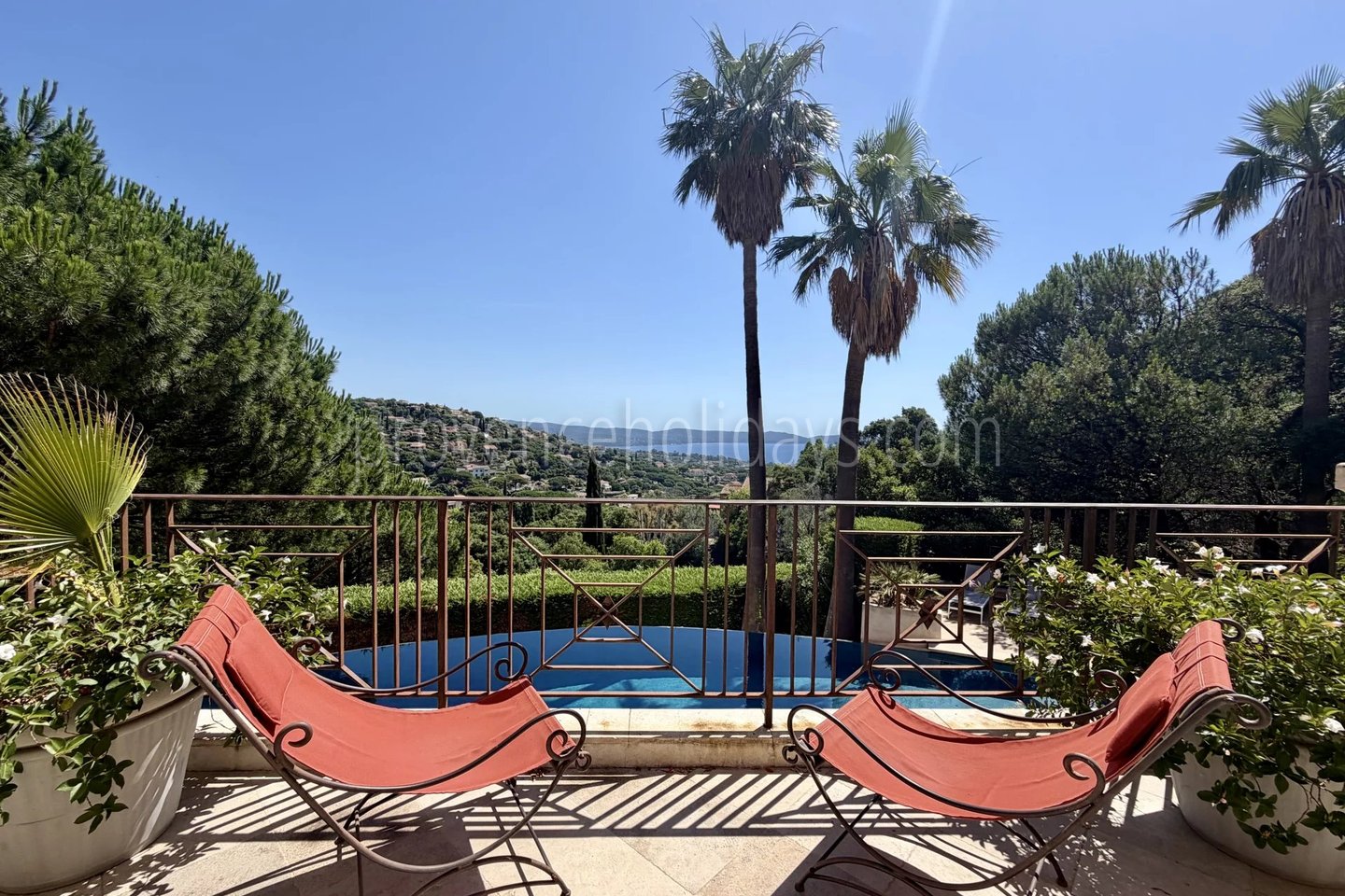 2 - Villa mit Kamin in Cavalaire-sur-Mer: Villa: Pool