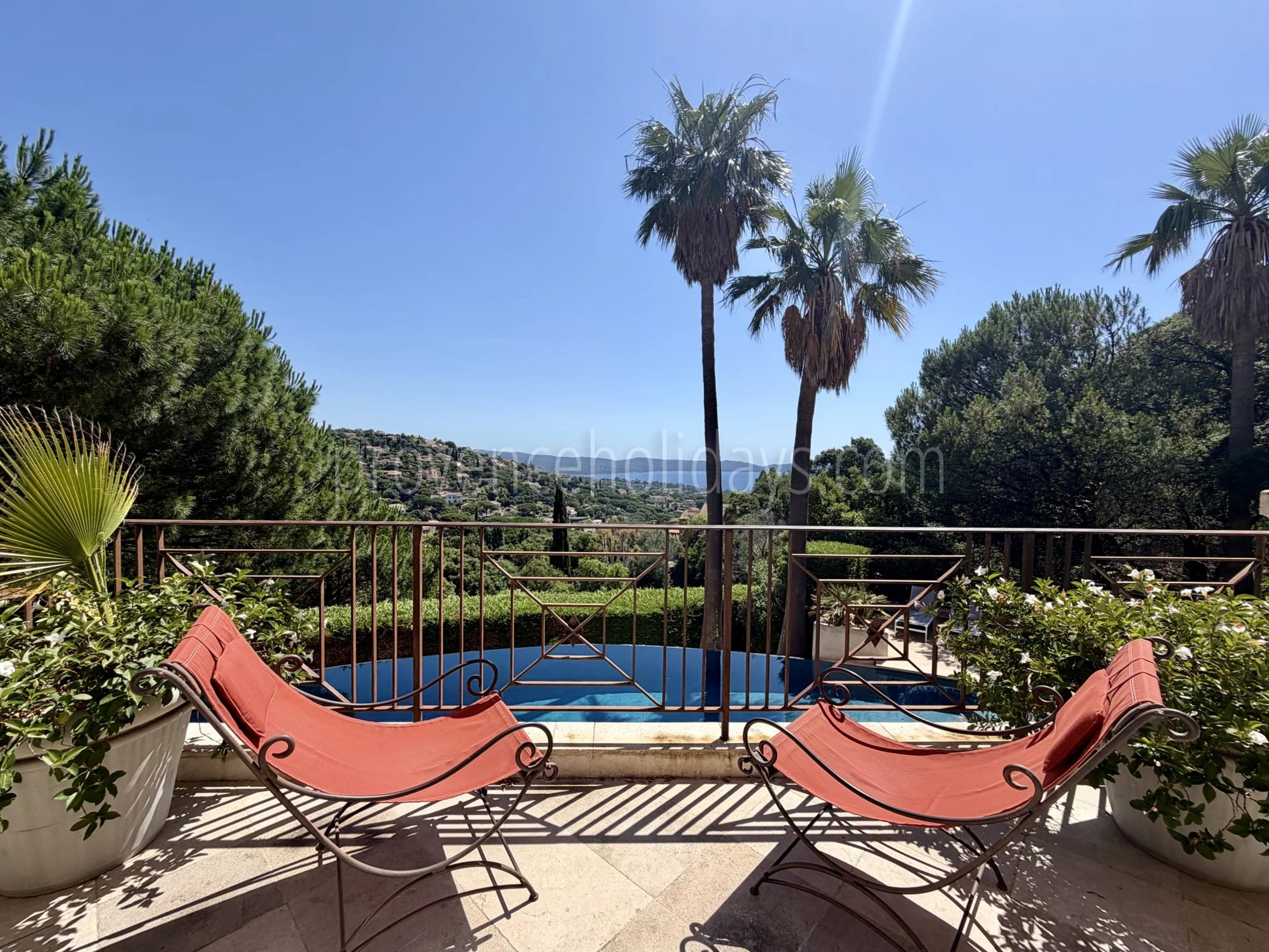 2 - Villa mit Kamin in Cavalaire-sur-Mer: Villa: Pool