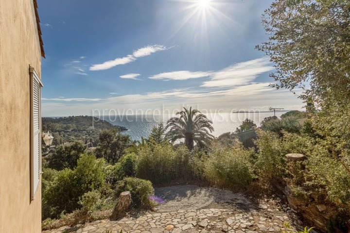 4 - Te renoveren villa in Rayol-Canadel-sur-Mer: Villa: Exterior