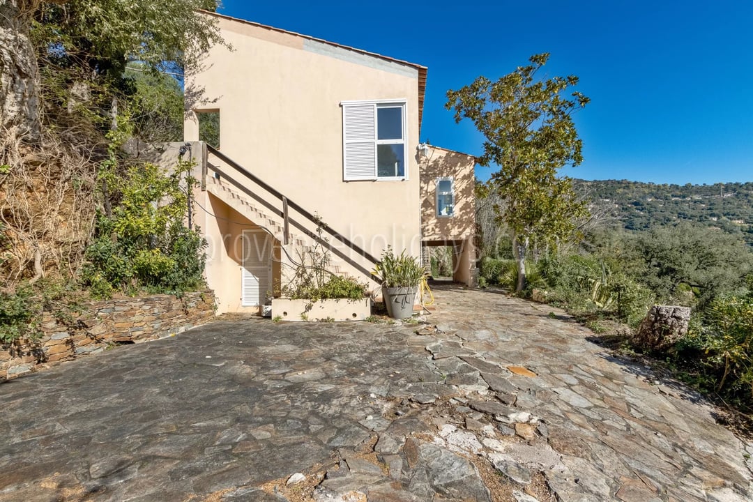 35 - Te renoveren villa in Rayol-Canadel-sur-Mer: Villa: Exterior