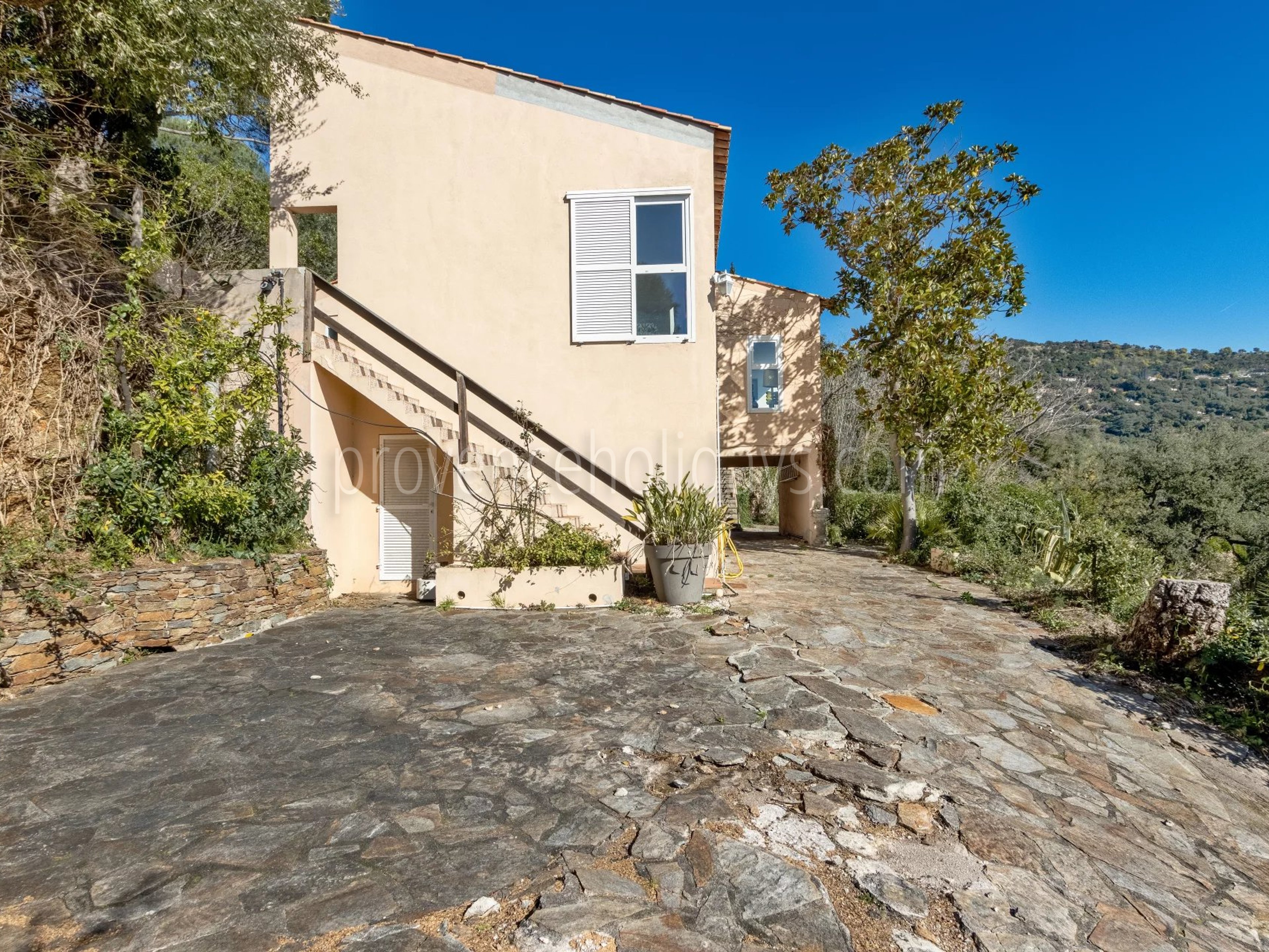 35 - Te renoveren villa in Rayol-Canadel-sur-Mer: Villa: Exterior