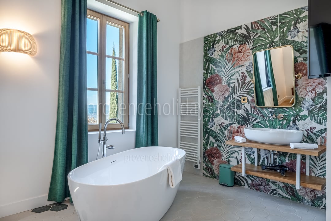 38 - Mas de Bellevue: Villa: Bathroom