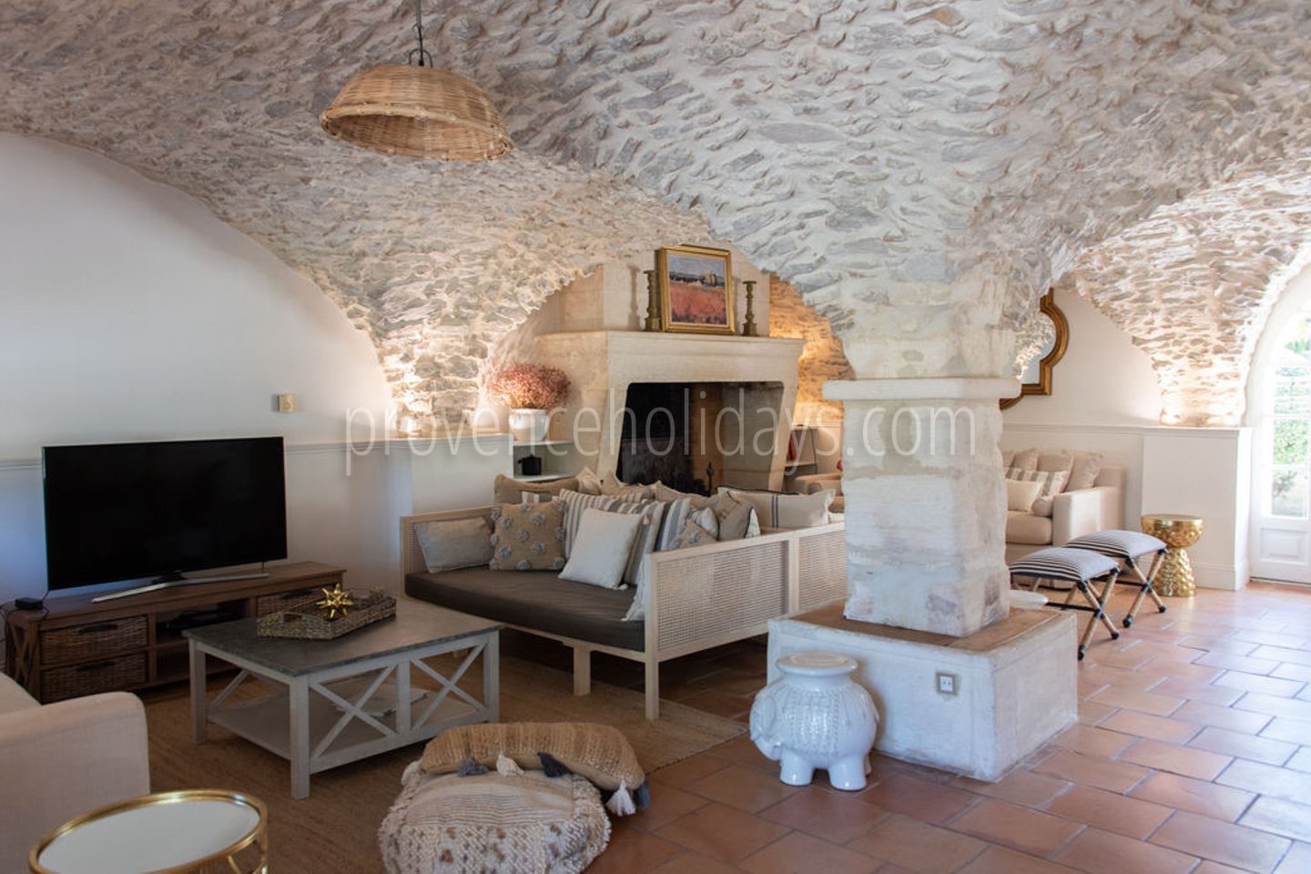 20 - Mas Mouriès: Villa: Interior