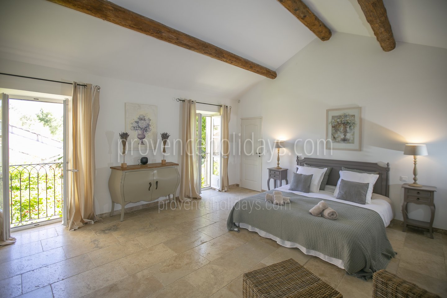22 - Les Oliviers: Villa: Bedroom - Master bedroom first floor east side(1)