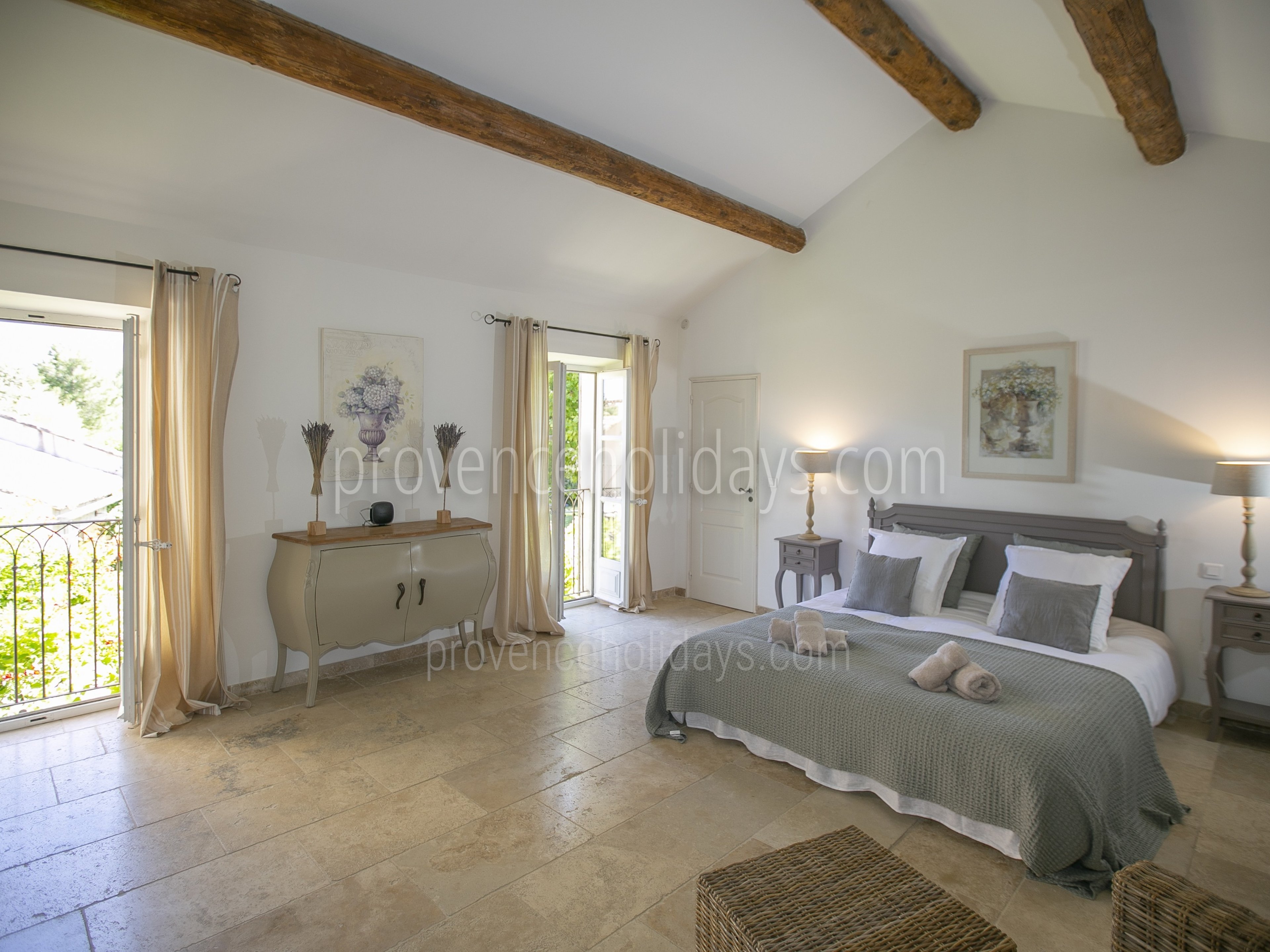 22 - Les Oliviers: Villa: Bedroom - Master bedroom first floor east side(1)