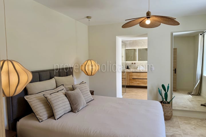 5 - Contemporary house in L\'Isle-sur-la-Sorgue: Villa: Bedroom