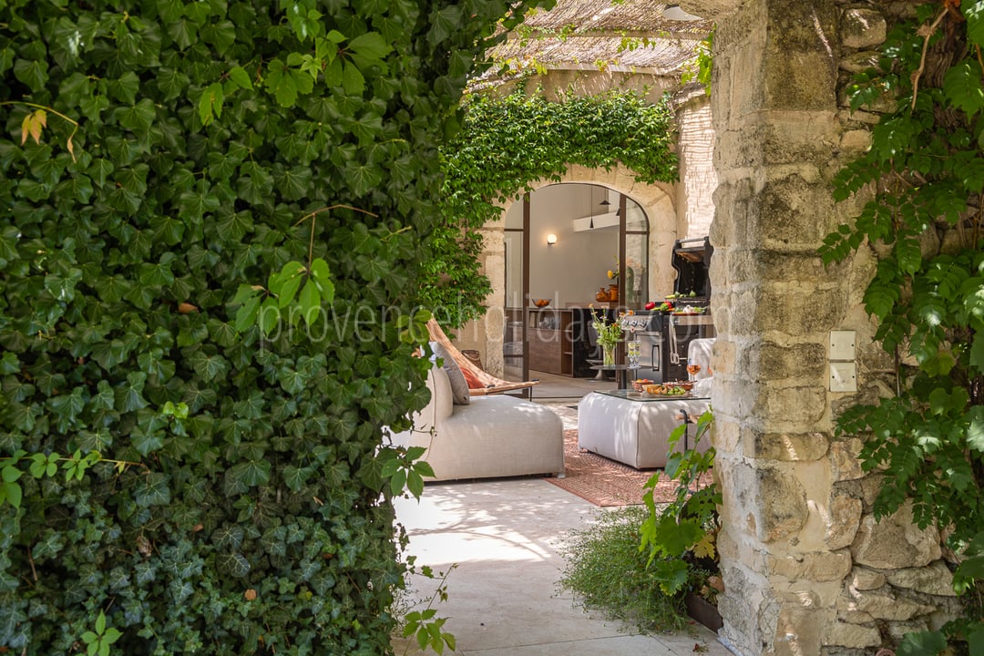 40 - Le Mas des Magnans: Villa: Exterior