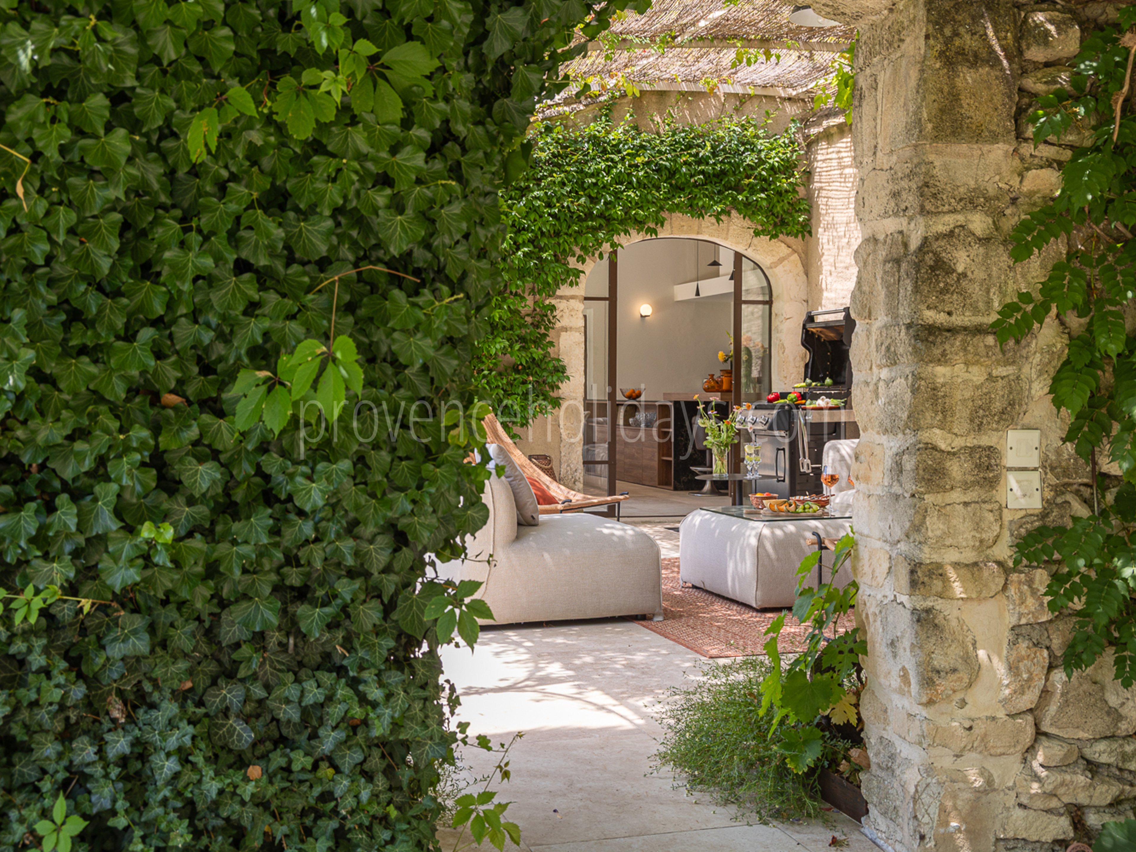 40 - Le Mas des Magnans: Villa: Exterior