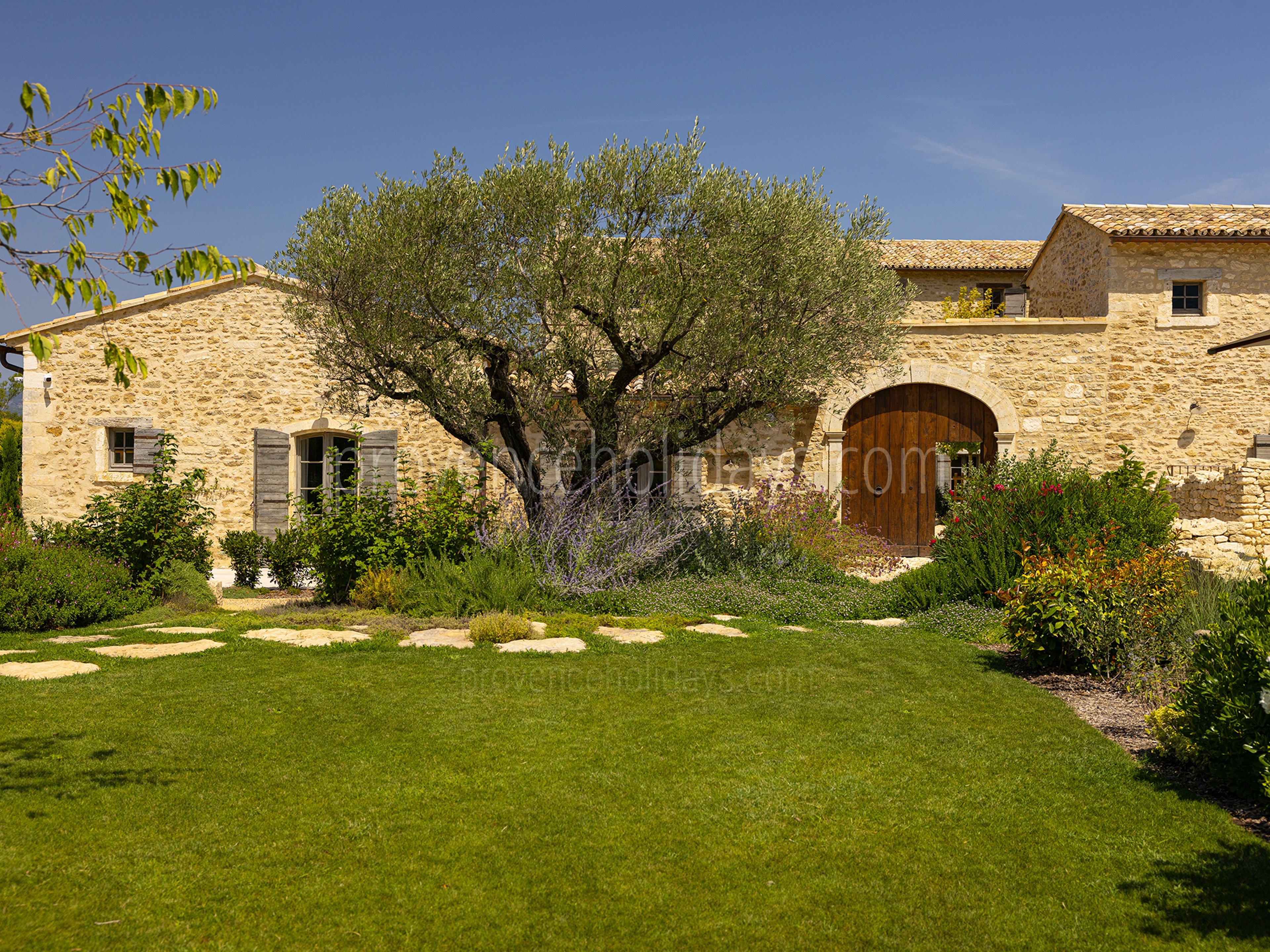 41 - Grand Mas d\'Oppède: Villa: Exterior