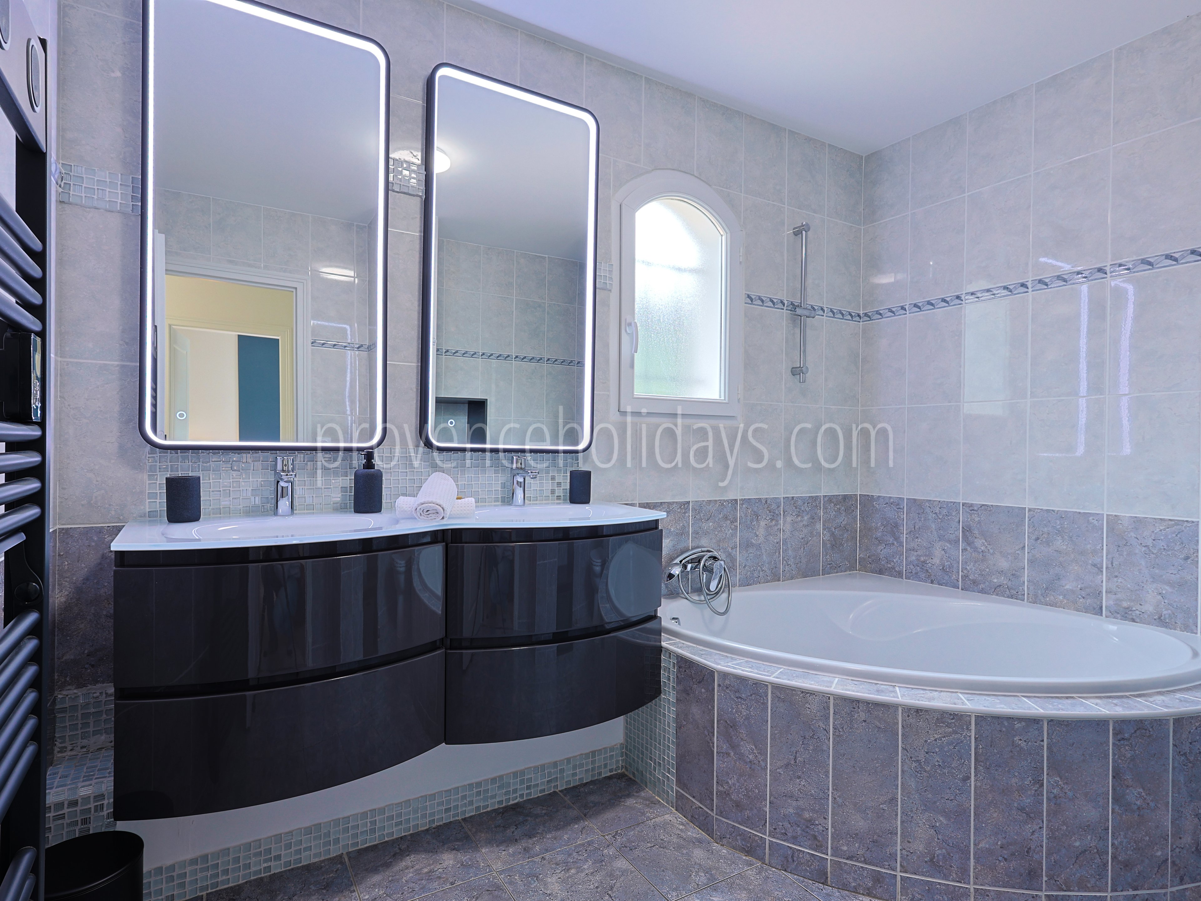 24 - Villa Beau Rivage: Villa: Bathroom