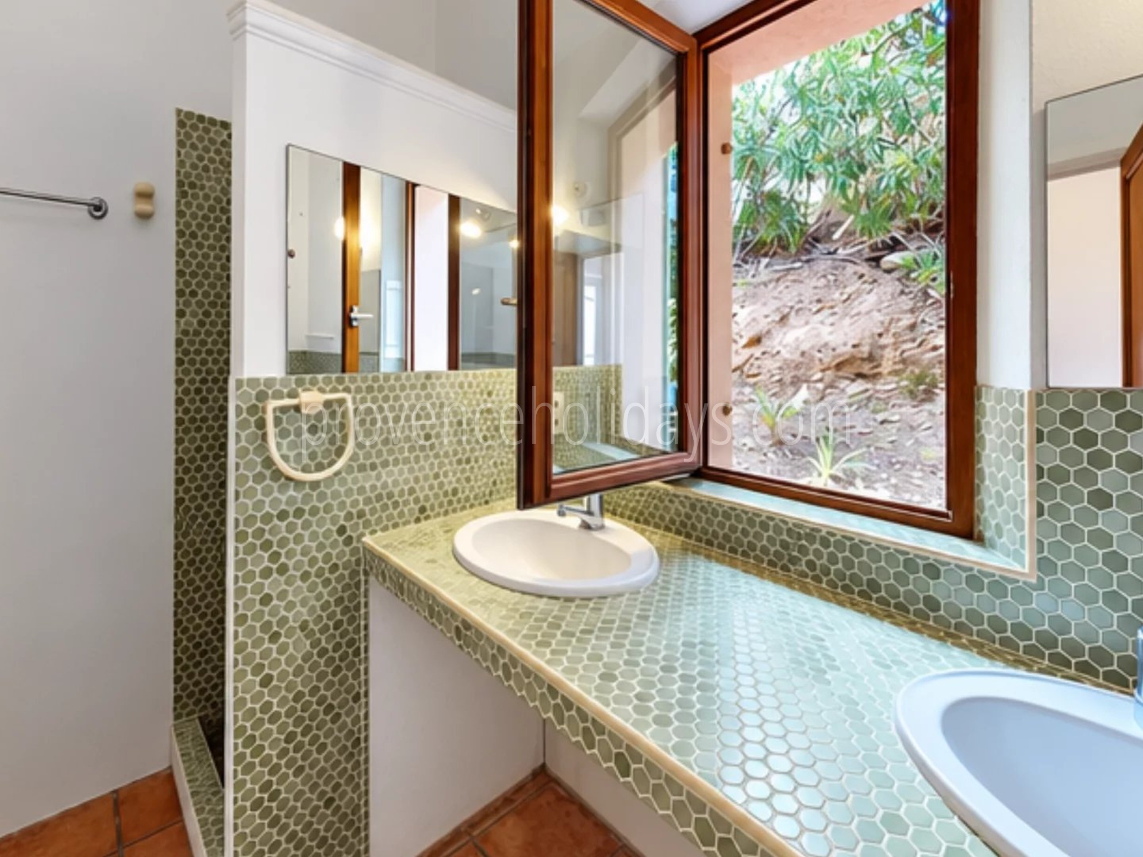 16 - Te renoveren villa in Rayol-Canadel-sur-Mer: Villa: Bathroom