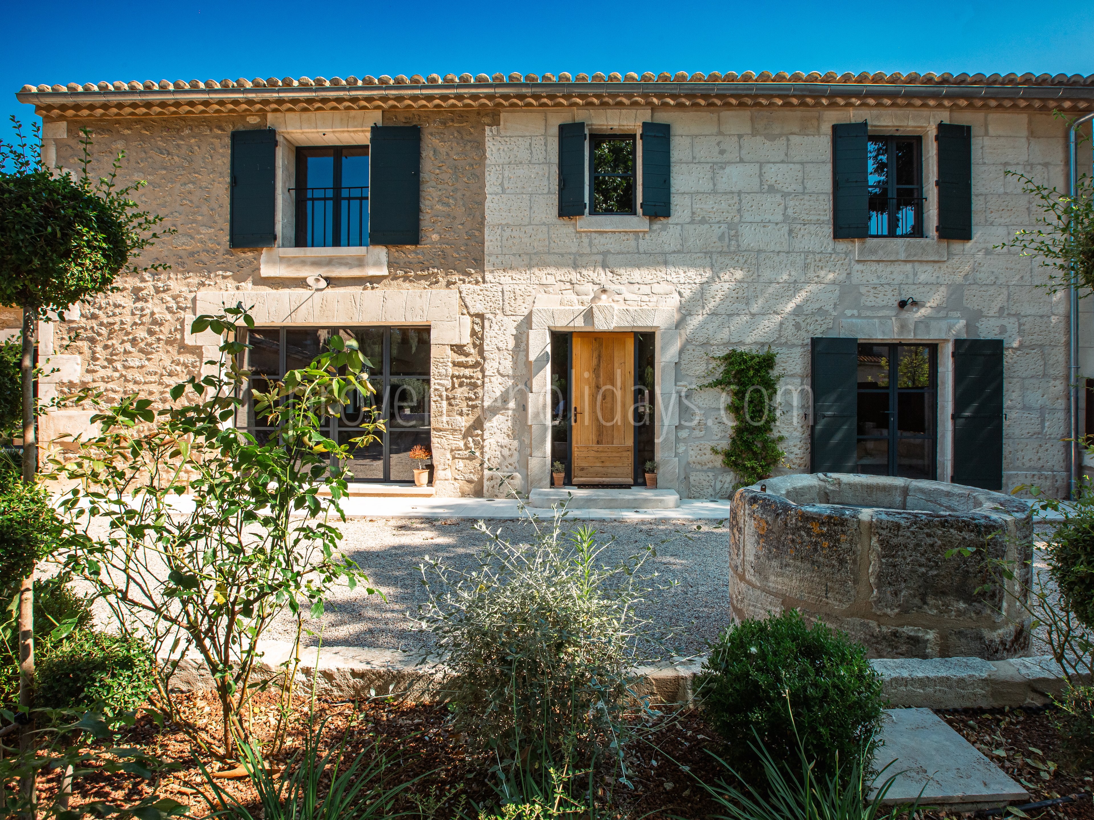21 - Mas des Lumières: Villa: Exterior