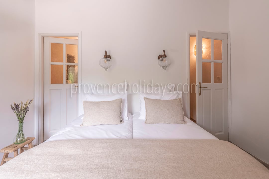 132 - Mas du Carlet: Villa: Bedroom