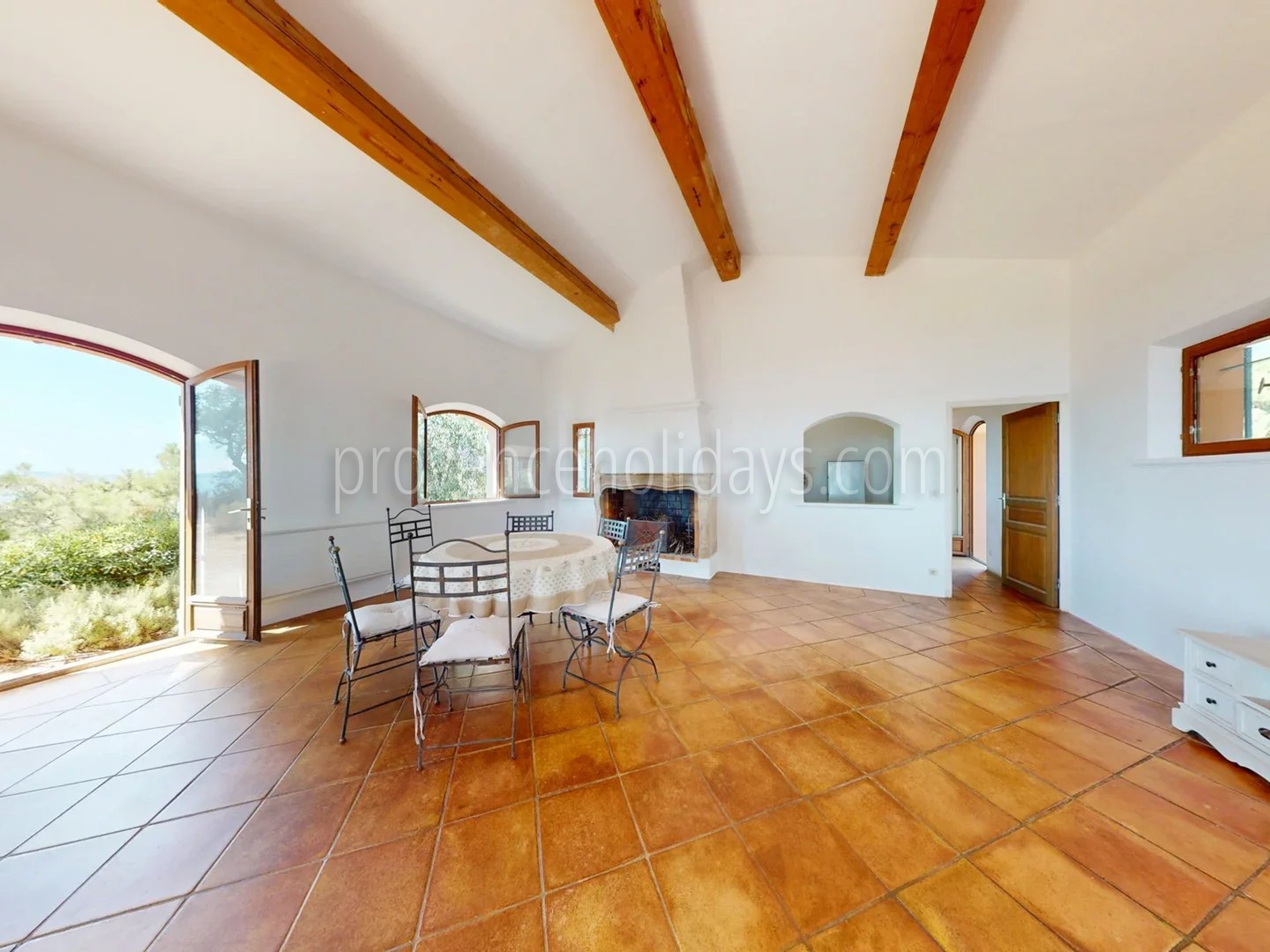 18 - Te renoveren villa in Rayol-Canadel-sur-Mer: Villa: Interior