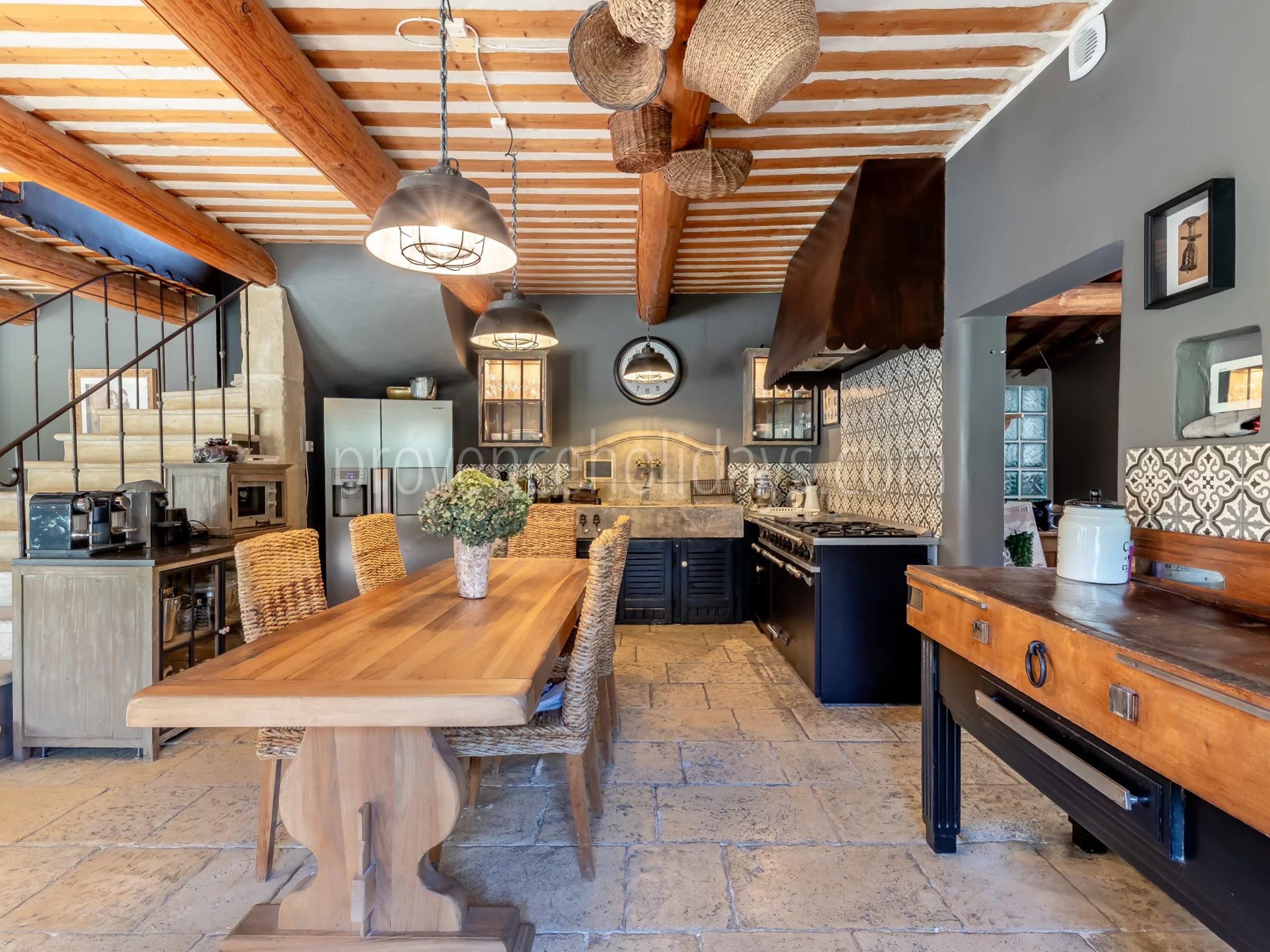 4 - Stone bastide in Cavaillon: Villa: Interior