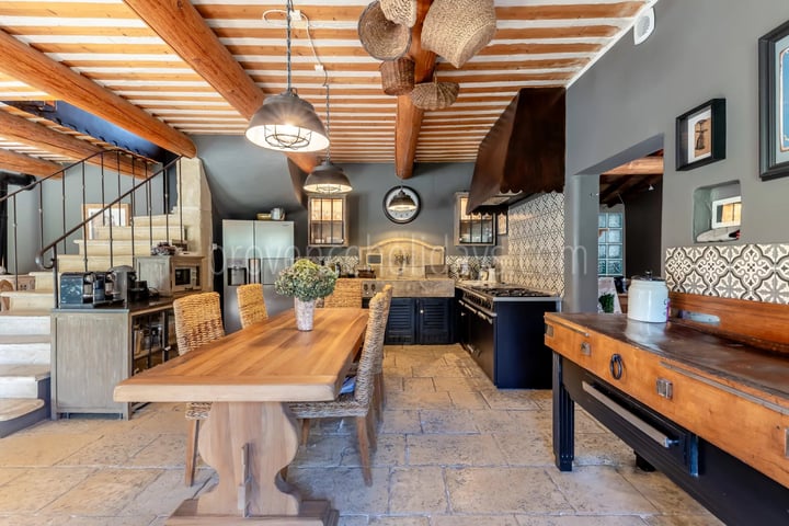 4 - Stone bastide in Cavaillon: Villa: Interior