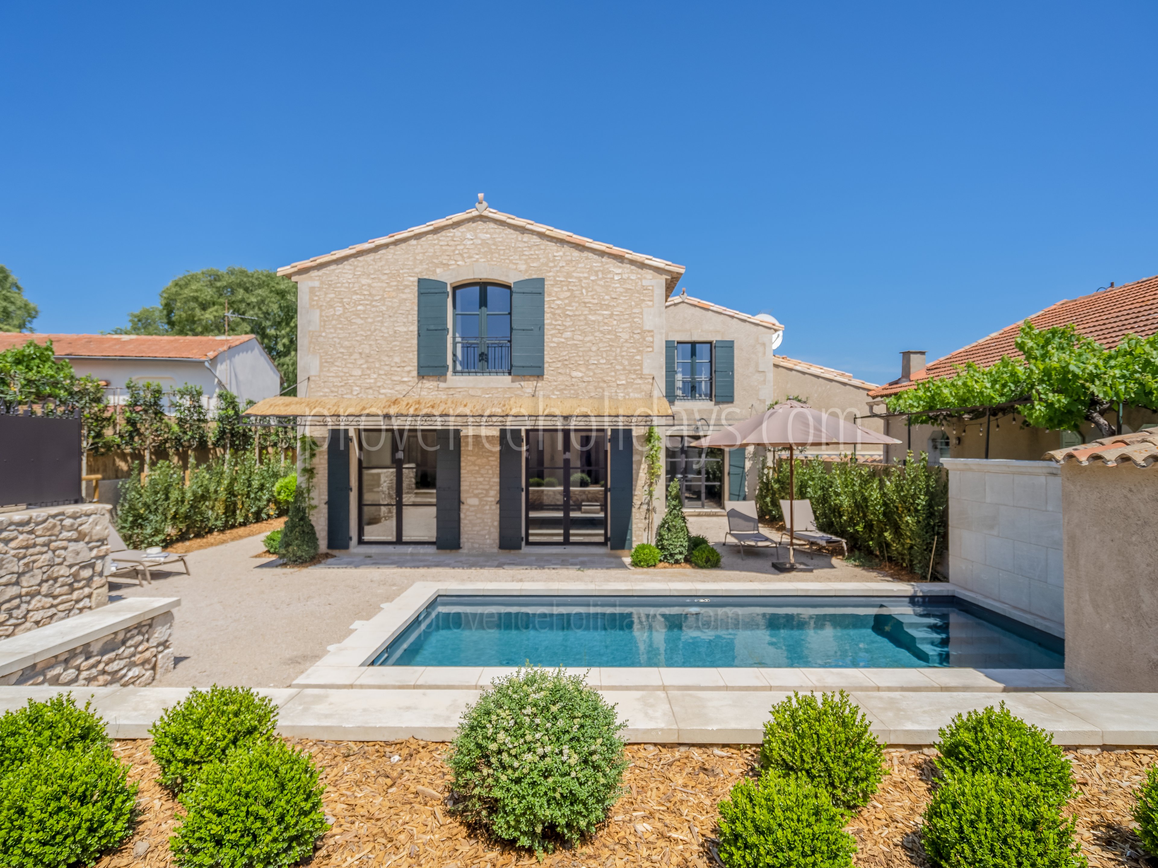 10 - Mas des Amandes: Villa: Exterior