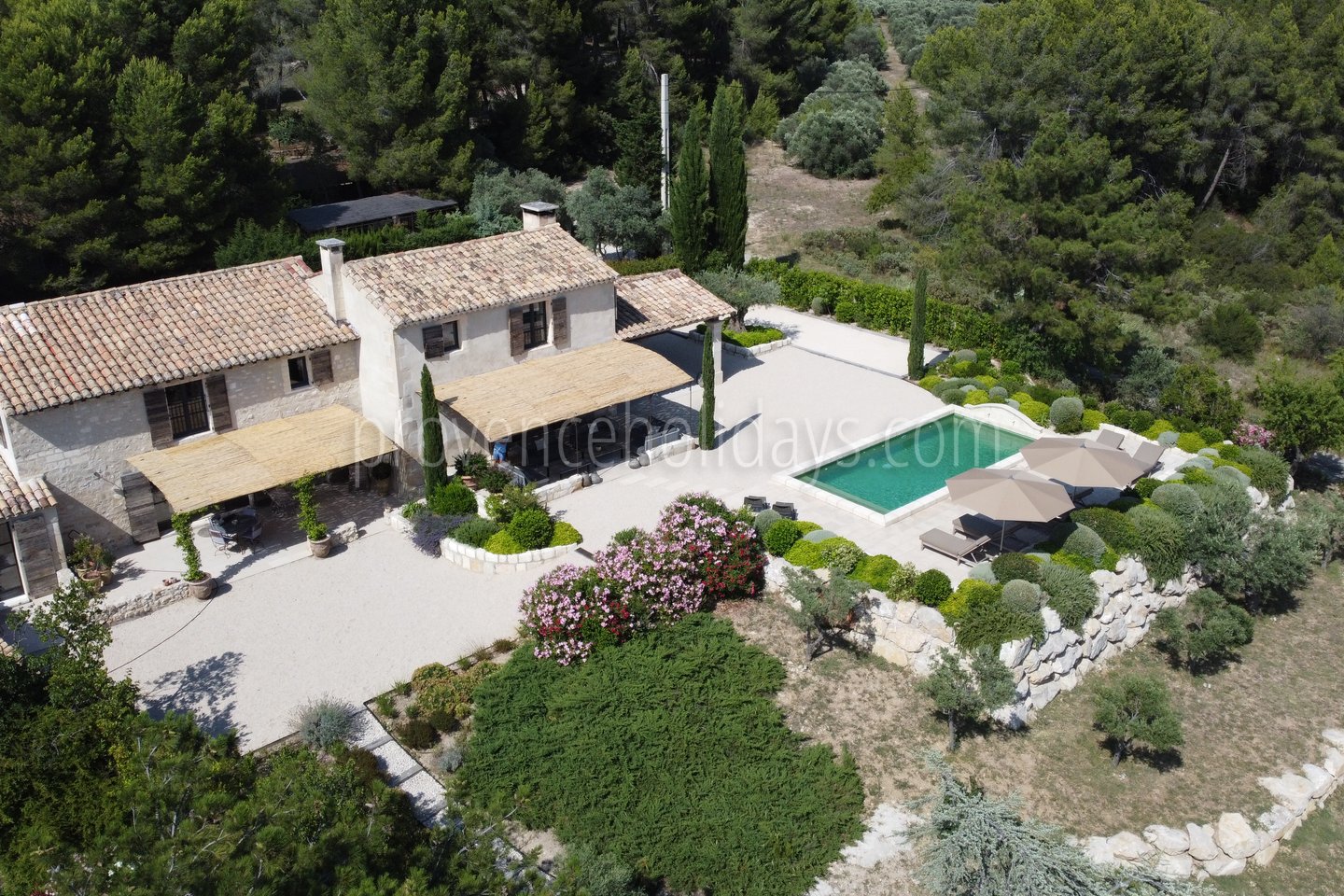 48 - Mas de Provence: Villa: Exterior