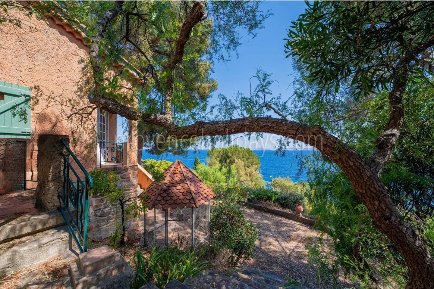 3 - Villa to renovate in Lavandou: Villa: Exterior