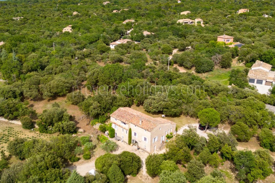 20 - Stone bastide with pool in Bonnieux: Villa: Exterior