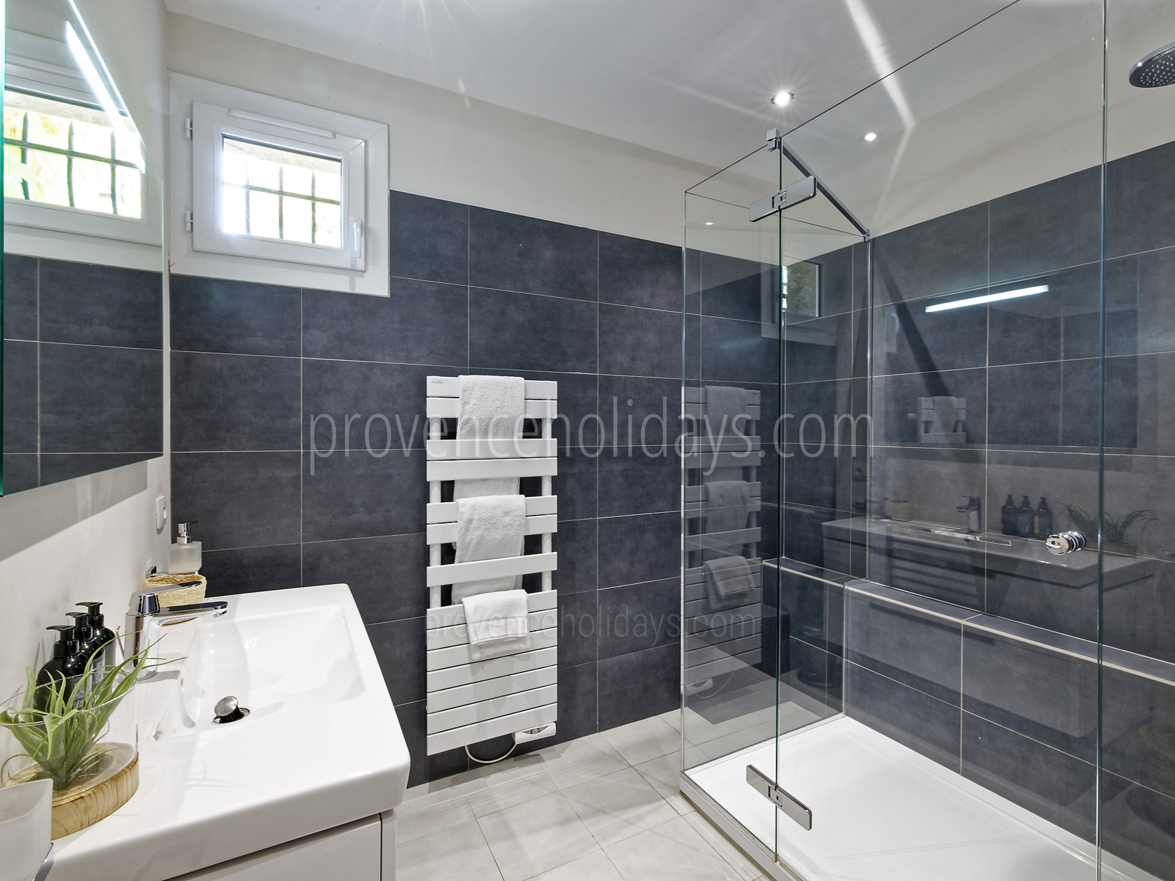 48 - Villa Garrigue: Villa: Bathroom